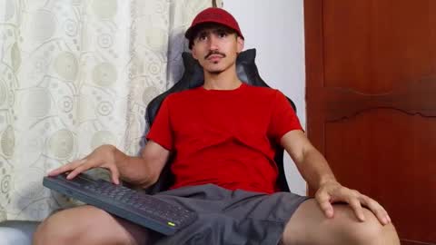 Snapshot of xxxhome_alonexxx chatting on 04/30/26, 08:26 Kev online show from 04/30/26, 08:26