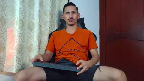 Snapshot of xxxhome_alonexxx chatting on 05/18/26, 07:52 Kev online show from 05/18/26, 07:52