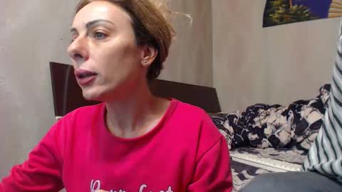 Snapshot of xxxkinkycpl chatting on 02/05/26, 06:51 isa and gonzo online show from 02/05/26, 06:51