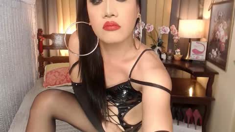 Snapshot of xxxmiss_cathyxxx chatting on 10/09/25, 04:49 QUEENCY online show from 10/09/25, 04:49