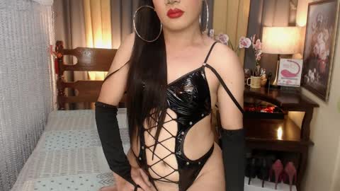Snapshot of xxxmiss_cathyxxx chatting on 04/05/26, 10:40 QUEENCY online show from 04/05/26, 10:40