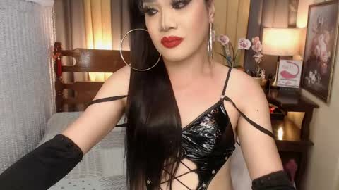 Snapshot of xxxmiss_cathyxxx chatting on 04/19/26, 06:46 QUEENCY online show from 04/19/26, 06:46