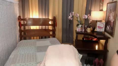 Snapshot of xxxmiss_cathyxxx chatting on 05/11/26, 06:52 QUEENCY online show from 05/11/26, 06:52