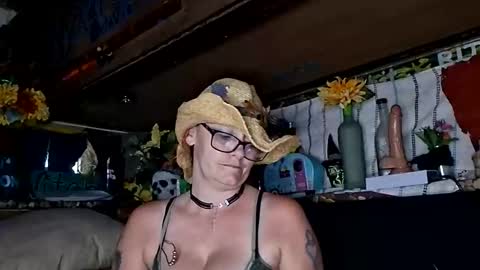 XXXQueenMandyDickenz online show from 05/13/26, 08:27