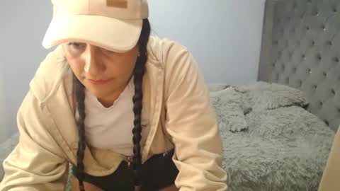 Lunhaa   online show from 11/12/25, 11:14