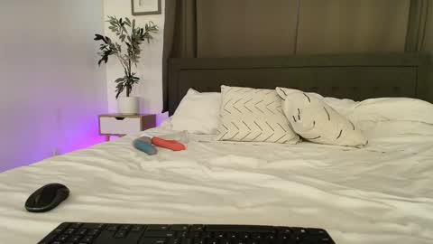 Lil Luna online show from 01/12/25, 06:27