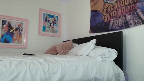 Lil Luna online show from 10/07/25, 11:57