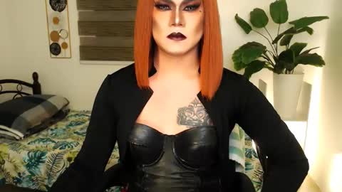 Snapshot of xyournightmarequeenx chatting on 04/26/26, 04:32 QueenMarina online show from 04/26/26, 04:32