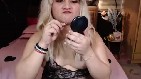 Snapshot of xyourtastyprincess chatting on 01/11/26, 04:17 Angela online show from 01/11/26, 04:17