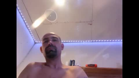 Xzbib online show from 12/25/24, 11:43