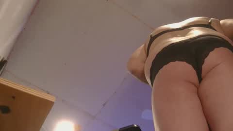 Snapshot of xzbib chatting on 02/14/26, 12:18 Xzbib online show from 02/14/26, 12:18