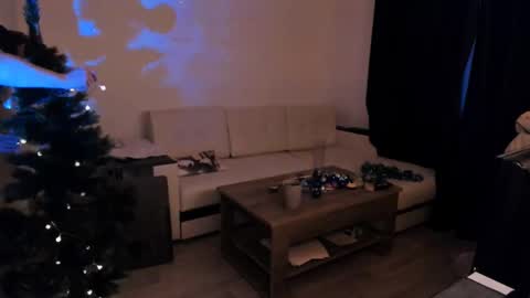 Snapshot of y0ursteve chatting on 12/17/25, 11:05 y0ursteve online show from 12/17/25, 11:05