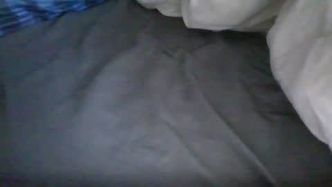 Snapshot of y640 chatting on 12/15/25, 02:32 y640 online show from 12/15/25, 02:32