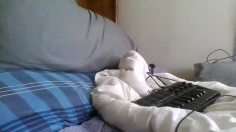 Snapshot of y640 chatting on 12/16/25, 05:40 y640 online show from 12/16/25, 05:40