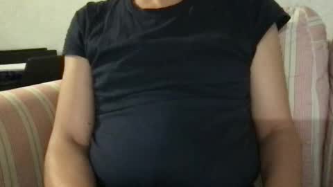 Snapshot of y964094 chatting on 05/08/26, 12:38 y964094 online show from 05/08/26, 12:38
