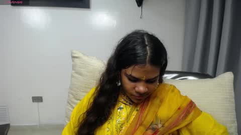 yazhini online show from 04/07/26, 11:54