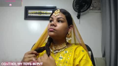 yazhini online show from 04/10/26, 11:59