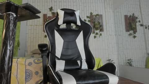 yacksson_lawrence online show from 12/13/24, 06:42