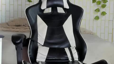 Snapshot of yacksson_lawrence chatting on 02/17/26, 02:57 yacksson_lawrence online show from 02/17/26, 02:57