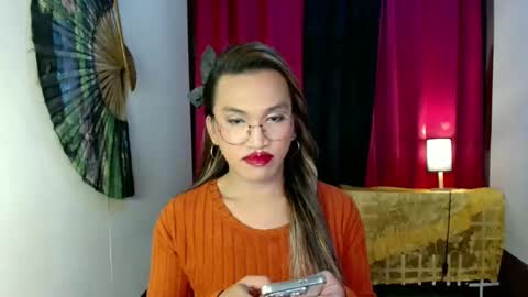 lorien gosper online show from 02/09/25, 11:14