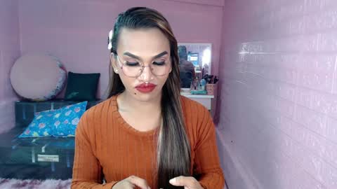 lorien gosper online show from 03/01/25, 12:12