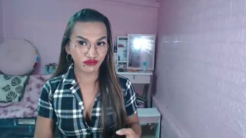 lorien gosper online show from 03/07/25, 09:18