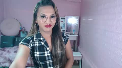 lorien gosper online show from 03/08/25, 06:21