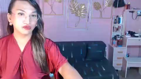 lorien gosper online show from 09/19/25, 10:27