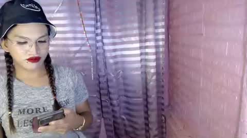 lorien gosper online show from 10/07/25, 11:40