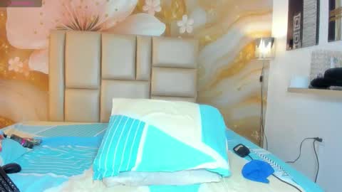 Naomi online show from 12/18/25, 09:10