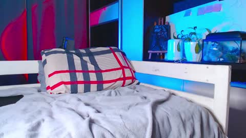 Snapshot of yan_rizen chatting on 12/19/24, 06:45 Yan online show from 12/19/24, 06:45