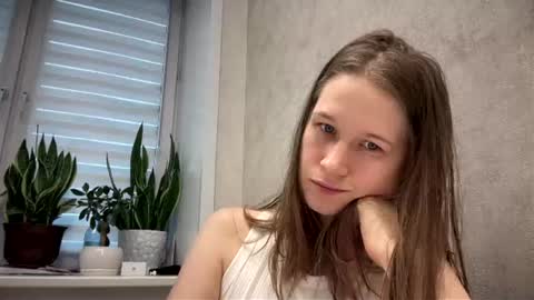 Snapshot of yana_squrel_22 chatting on 07/06/26, 09:39 Yana online show from 07/06/26, 09:39