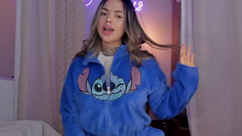 Snapshot of yandracelisoficial chatting on 01/15/25, 03:43 YANDRA CELIS online show from 01/15/25, 03:43