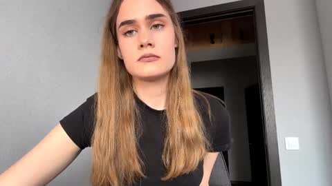 Snapshot of yangkohrs chatting on 04/04/26, 12:02 Kate online show from 04/04/26, 12:02