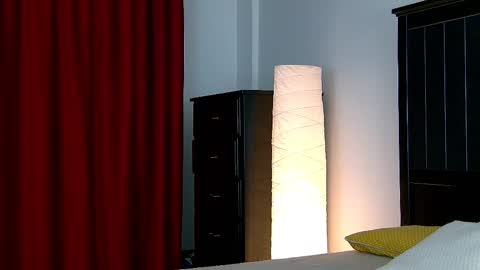 yanira_ass_ online show from 11/24/25, 04:56