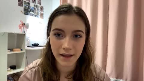 Snapshot of yaniraekberg chatting on 10/23/25, 07:12 Marry online show from 10/23/25, 07:12