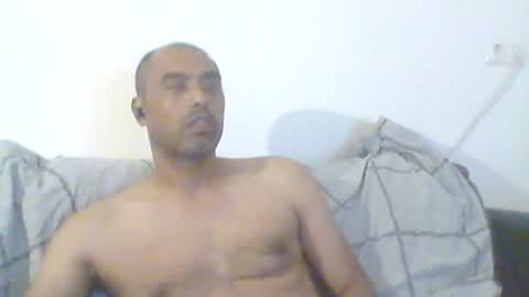 Snapshot of yanoblack369 chatting on 06/18/26, 05:06 yanoblack369 online show from 06/18/26, 05:06