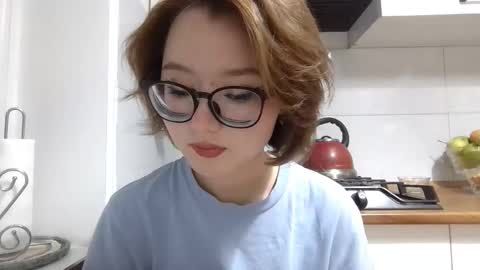 Lily online show from 10/07/25, 04:15