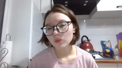 Lily online show from 10/08/25, 03:31