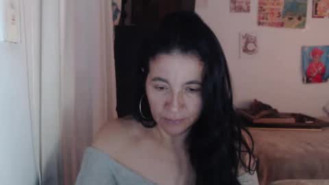 yasmin_love85 online show from 10/21/25, 03:57