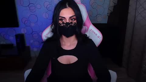 Snapshot of yasmina___ chatting on 12/17/25, 08:09 yasmina online show from 12/17/25, 08:09