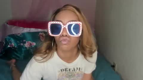 Snapshot of yasminayazzie chatting on 01/17/25, 07:30 Yasmina online show from 01/17/25, 07:30