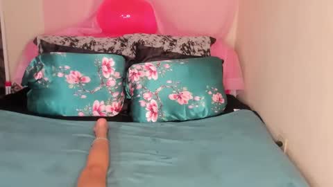 Snapshot of yasminayazzie chatting on 01/30/25, 02:27 Yasmina online show from 01/30/25, 02:27