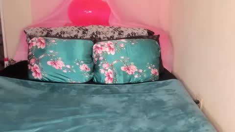 Snapshot of yasminayazzie chatting on 01/31/25, 11:24 Yasmina online show from 01/31/25, 11:24