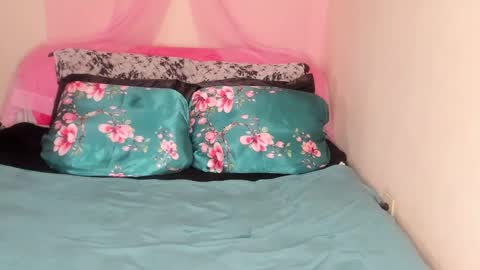 Snapshot of yasminayazzie chatting on 02/08/25, 06:54 Yasmina online show from 02/08/25, 06:54