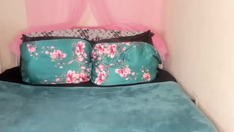 Snapshot of yasminayazzie chatting on 03/08/25, 08:55 Yasmina online show from 03/08/25, 08:55