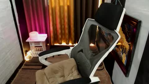 Snapshot of yassiered chatting on 11/29/25, 02:25 yassiered online show from 11/29/25, 02:25