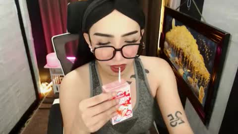 Snapshot of yassiered chatting on 02/15/26, 10:03 yassiered online show from 02/15/26, 10:03