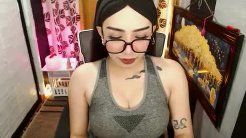 Snapshot of yassiered chatting on 03/02/26, 10:55 yassiered online show from 03/02/26, 10:55