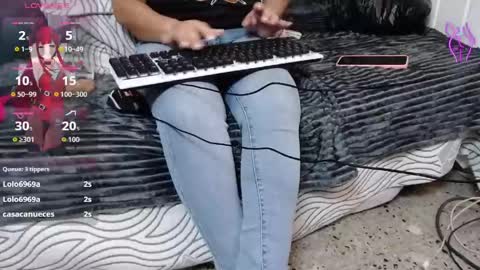 yaya____ online show from 04/30/26, 11:09